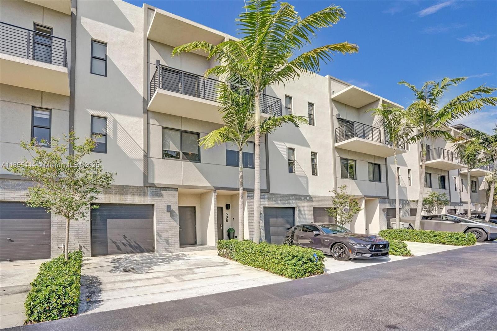 516 Southeast 1st Circle Pompano Beach, FL 33060 - Photo 3 of 81