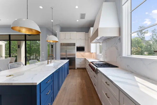 $2,525,000 | 82 Simon Lake Lane, The Woodlands, TX 77381