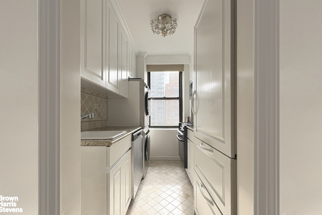 235 East 73rd Street, Unit 8D Manhattan, NY 10021 - Photo 2 of 12