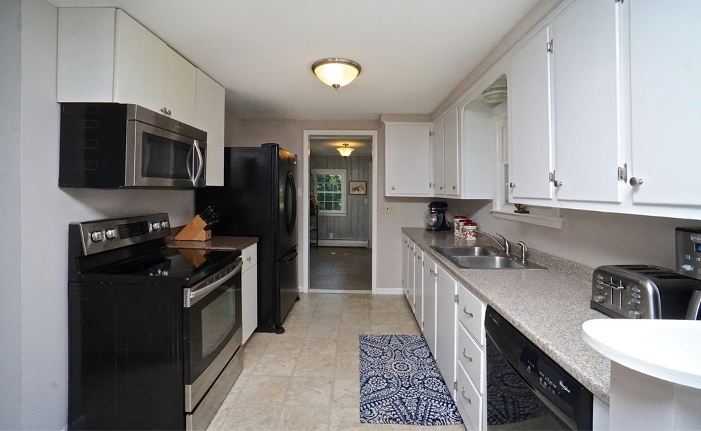 1 Gloucester Road Grafton, MA 01536 - Photo 7 of 24 Gallery Image 7