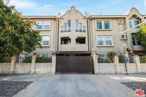 $949,000 | 10923 Landale Street, Unit 2, Toluca Lake, CA 91602