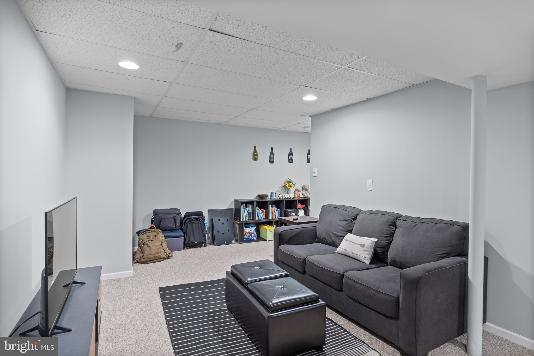 14 Vassar Road Mount Laurel, NJ 08054 - Photo 31 of 41 a living room with furniture