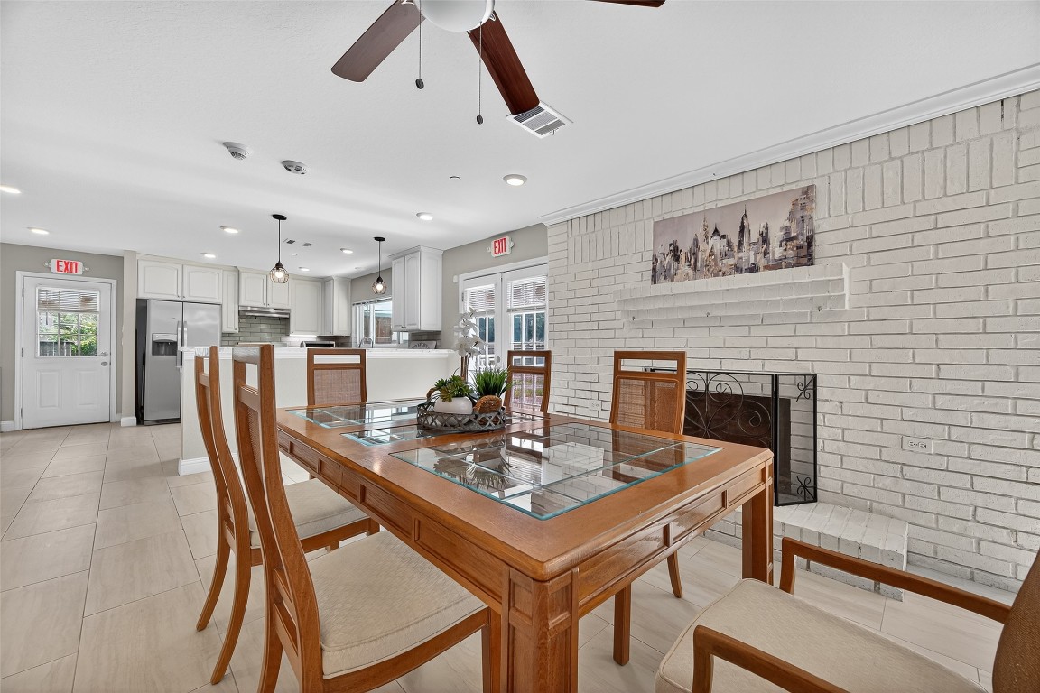 29902 East Hawthorne Drive Spring, TX 77386 - Photo 11 of 43 a dining room with furniture and window