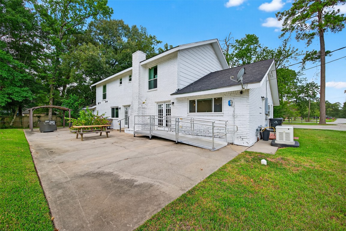 29902 East Hawthorne Drive Spring, TX 77386 - Photo 37 of 43 a view of a house with backyard and sitting area