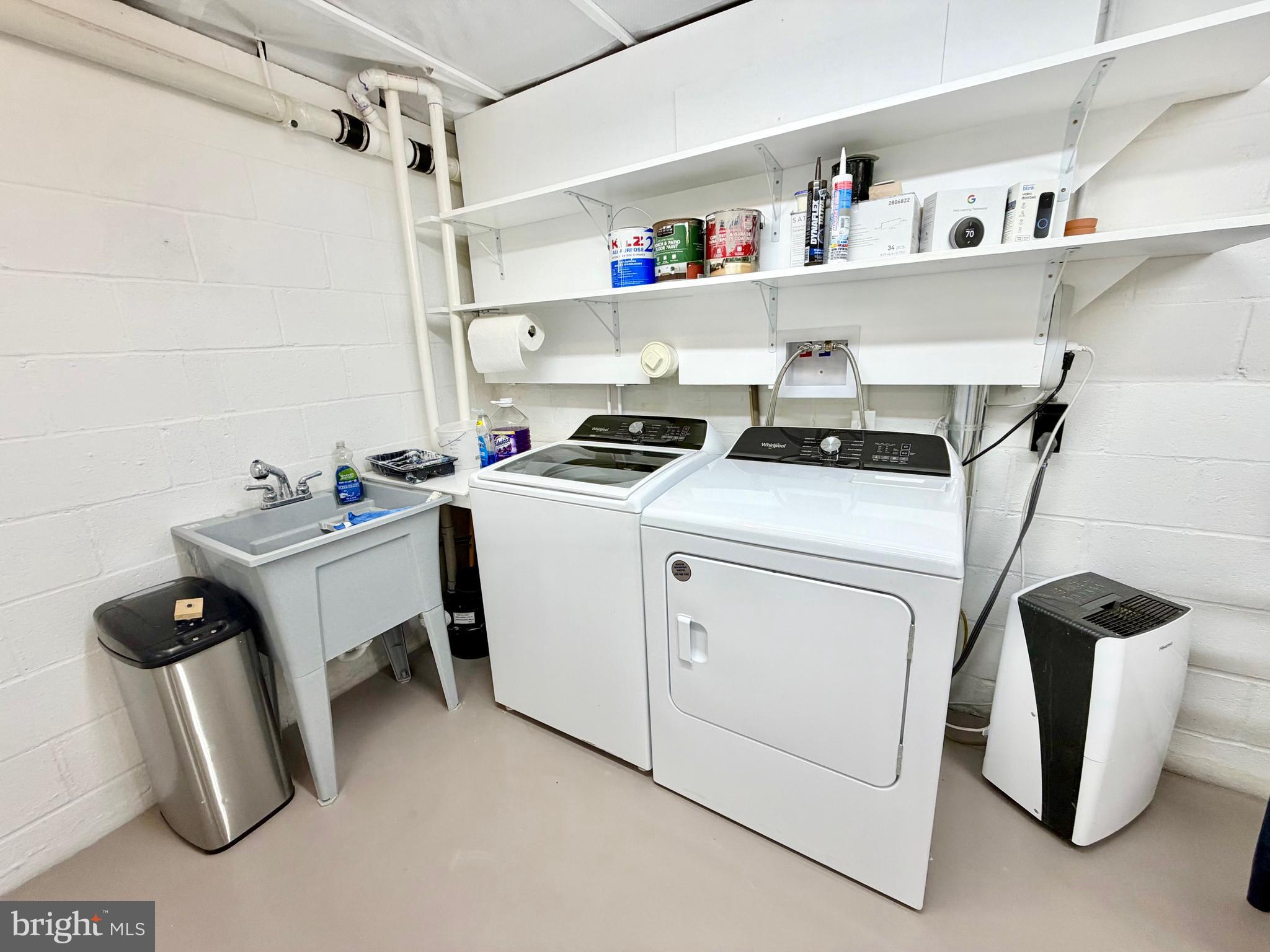 112 Chukar Court Lititz, PA 17543 - Photo 38 of 44 a utility room with dryer and washer