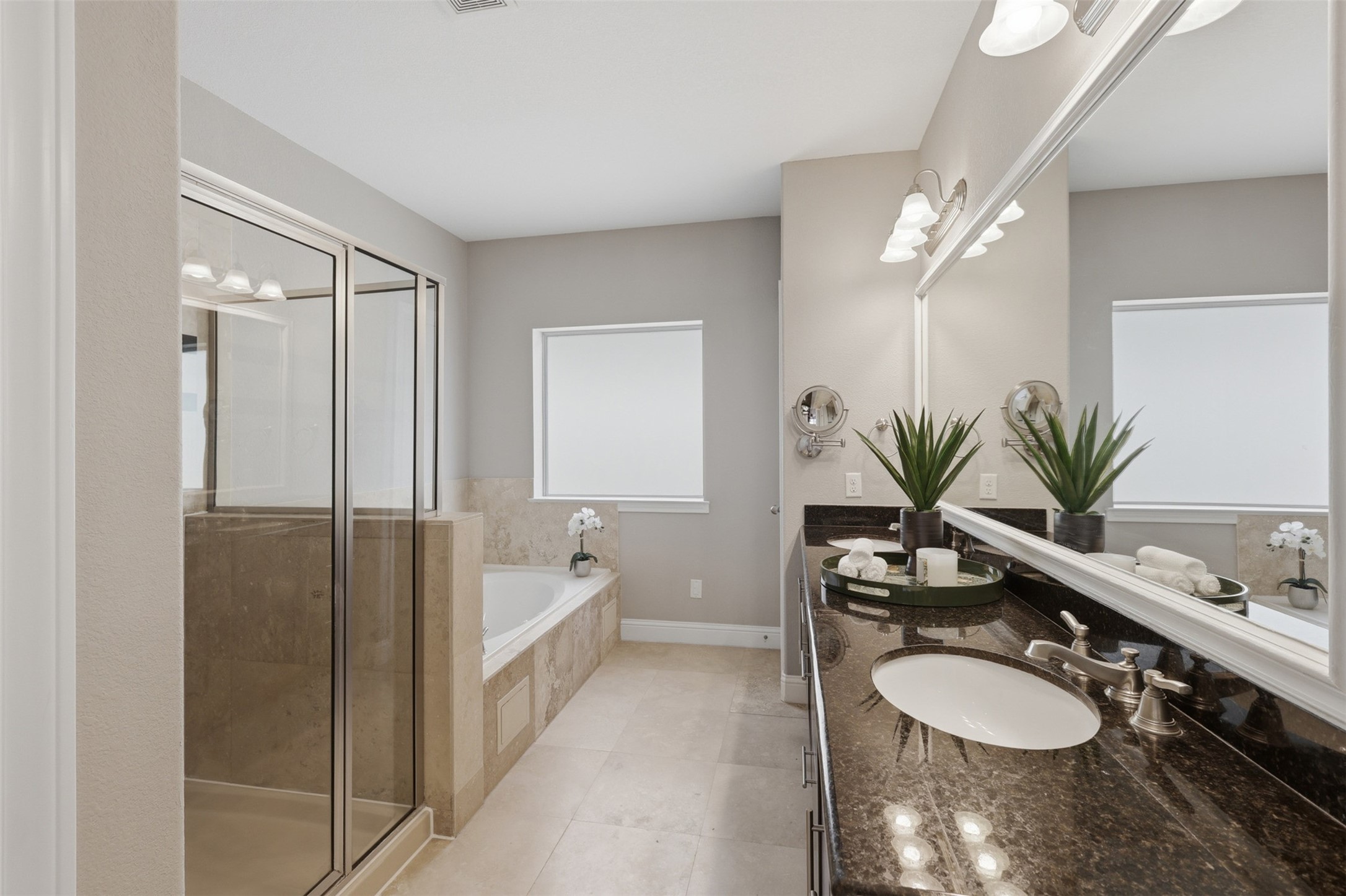 2316 Beall Street Houston, TX 77008 - Photo 9 of 30 Large double vanity situated in primary bathroom.