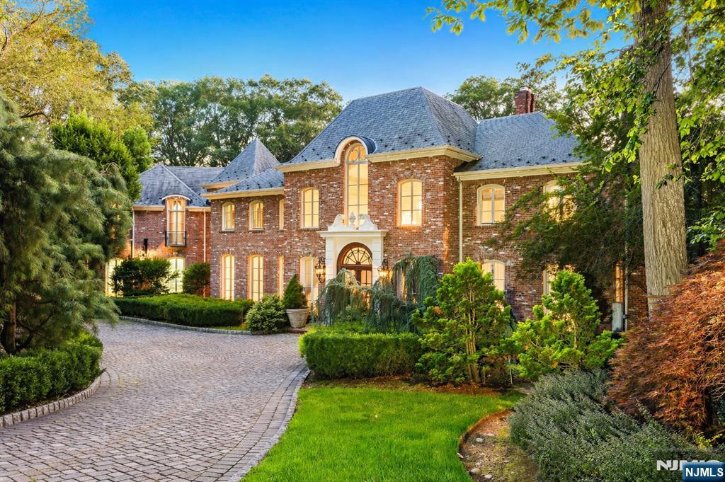 47 Fox Hedge Road Saddle River, NJ 07458 - Photo 4 of 24 a front view of a house with garden