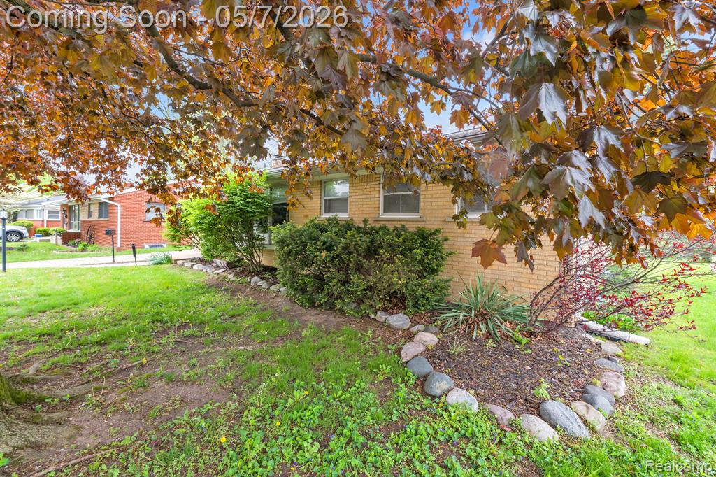 37022 Pinewood Road Wayne, MI 48184 - Photo 4 of 30