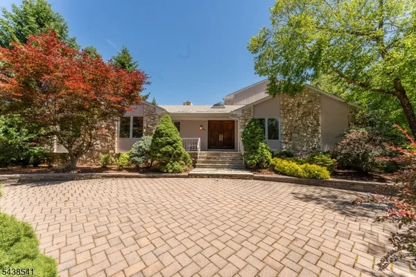 $1,149,999 | 486 Summit Road, Mountainside, NJ 07092