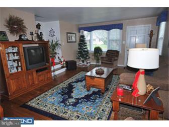 458 Kent Road Springfield, PA 19064 - Photo 4 of 12 Living Room