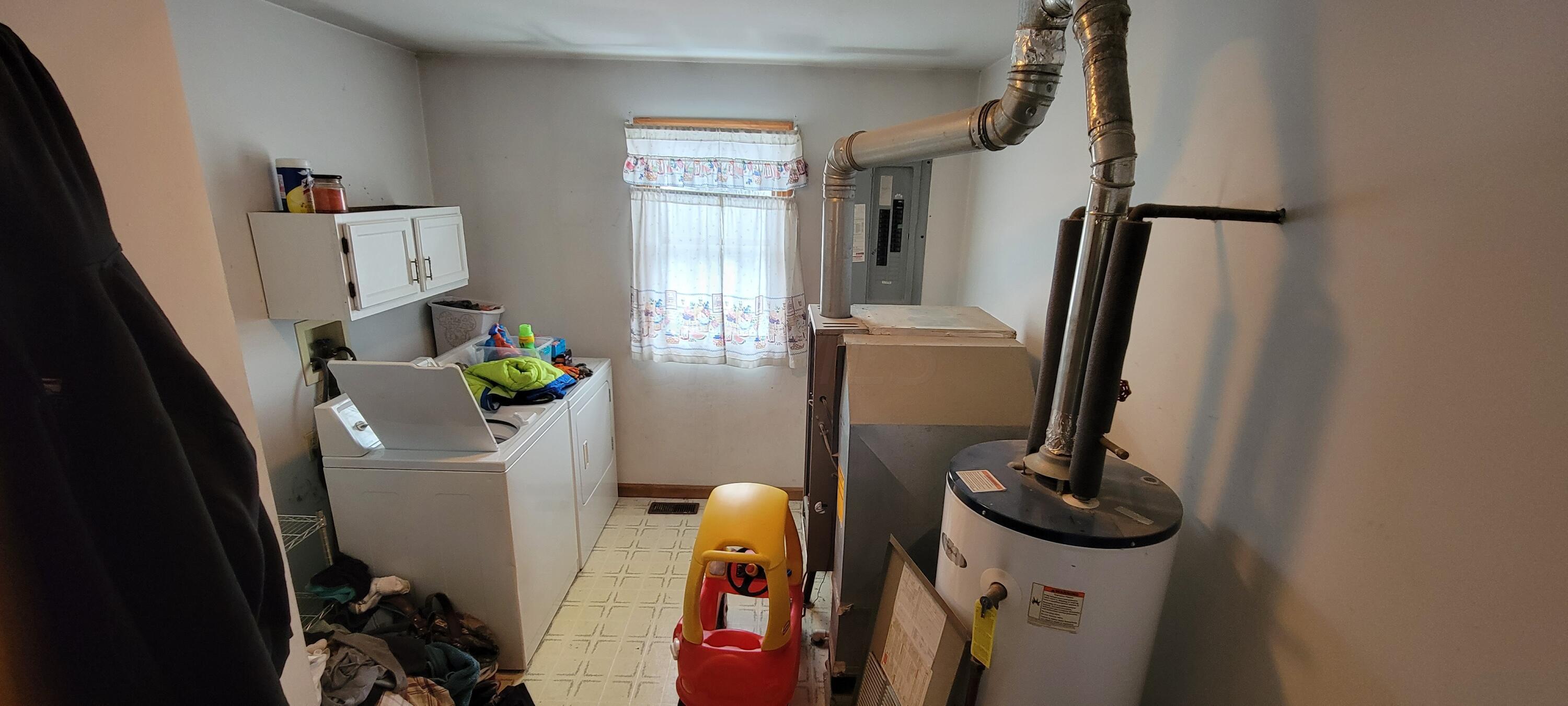 4344 Ethel Road Columbus, OH 43207 - Photo 3 of 9 20220313_094558