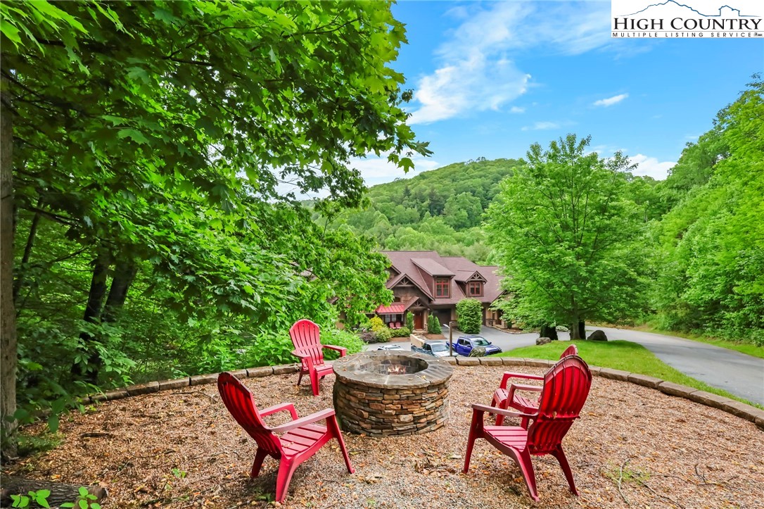138 South Camp Road, Unit 103 Boone, NC 28607 - Photo 4 of 50 a backyard of a house with table and chairs