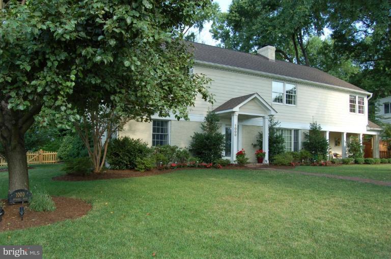1000 Russell Road Alexandria, VA 22301 - Photo 1 of 30 a view of a house with a yard