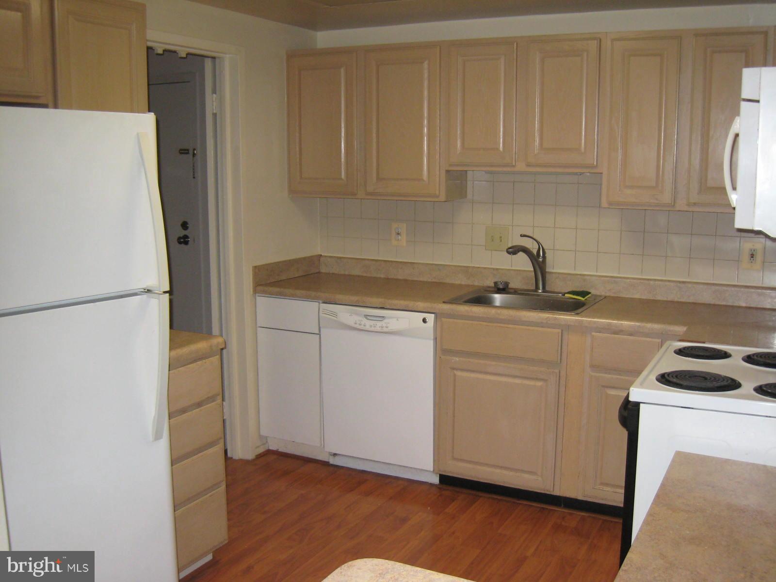 10008 Stedwick Road, Unit 103 Gaithersburg, MD 20886 - Photo 2 of 8 Kitchen