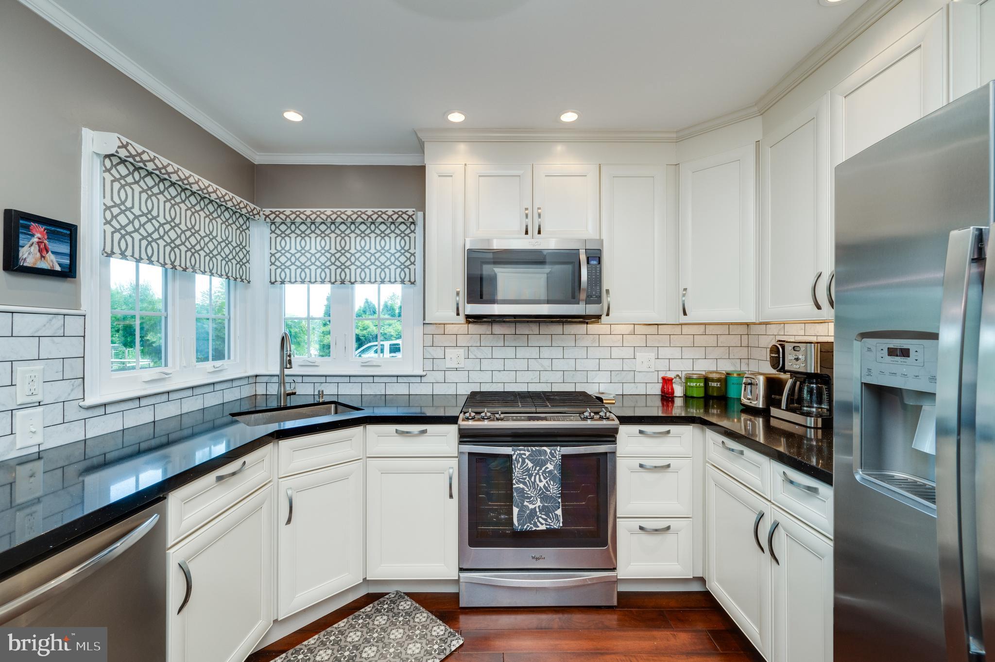 1703 Golf Road Reading, PA 19601 - Photo 19 of 70 Beautiful cream Kraftmaid cabinets