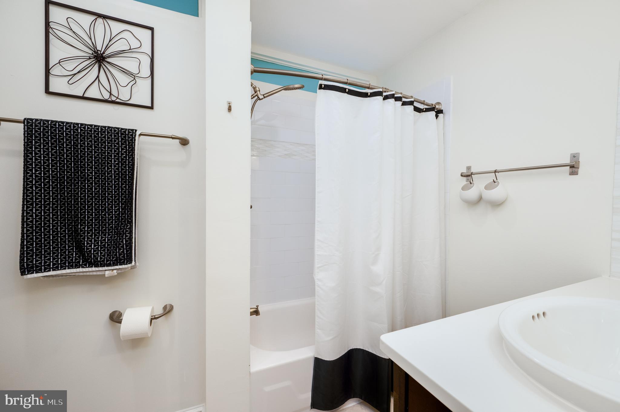 1703 Golf Road Reading, PA 19601 - Photo 35 of 70 Hall bathroom with tub/shower
