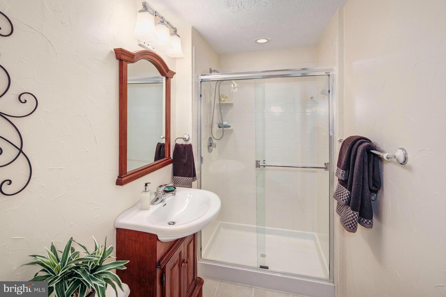 1749 Sundance Drive Reston, VA 20194 - Photo 23 of 28 Bath