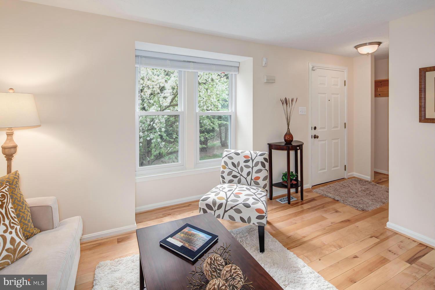 1749 Sundance Drive Reston, VA 20194 - Photo 4 of 28 Living Room