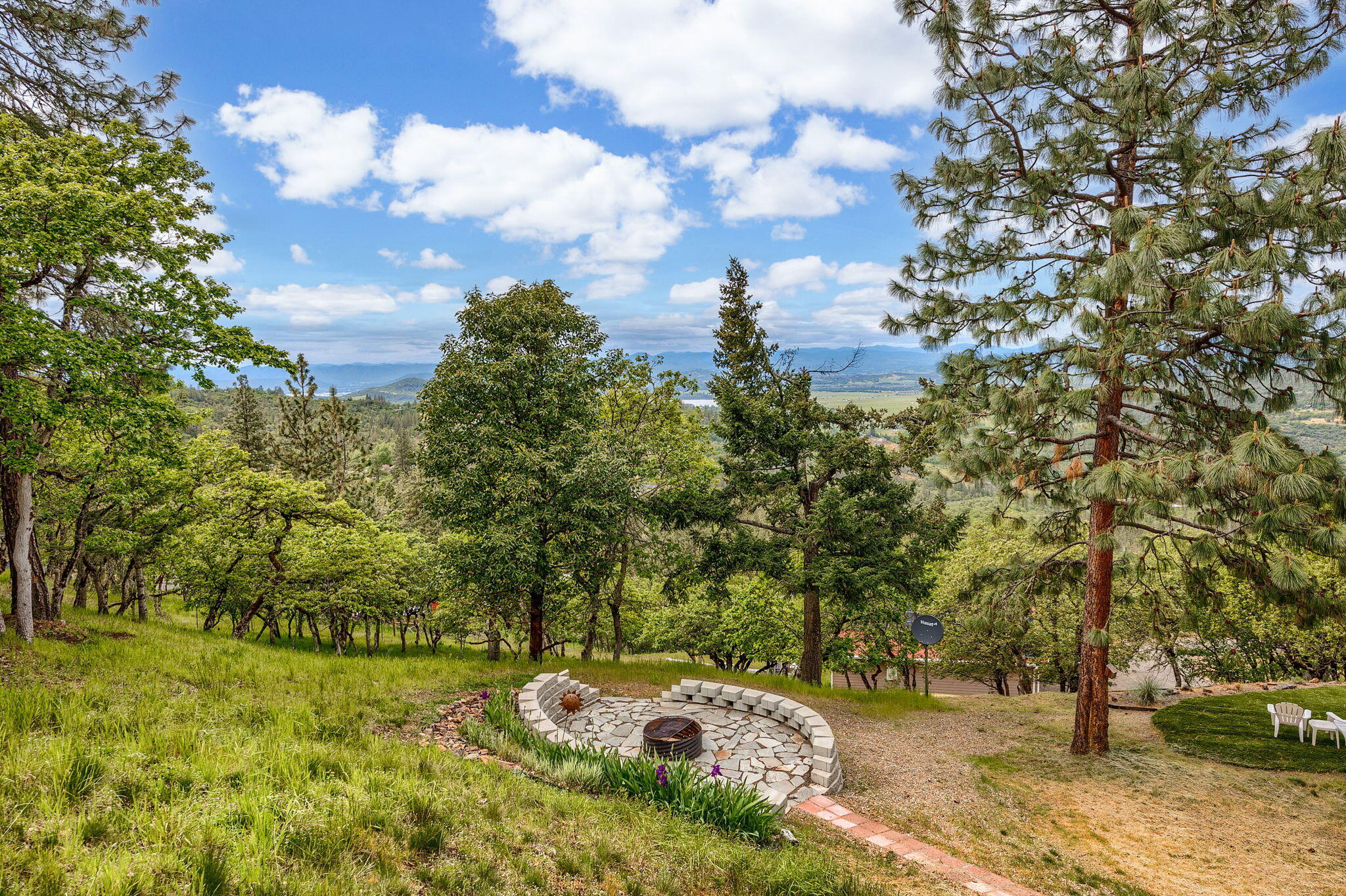 1011 Wren Ridge Drive Eagle Point, OR 97524 - Photo 28 of 89 Stone Patio - Fire Pit