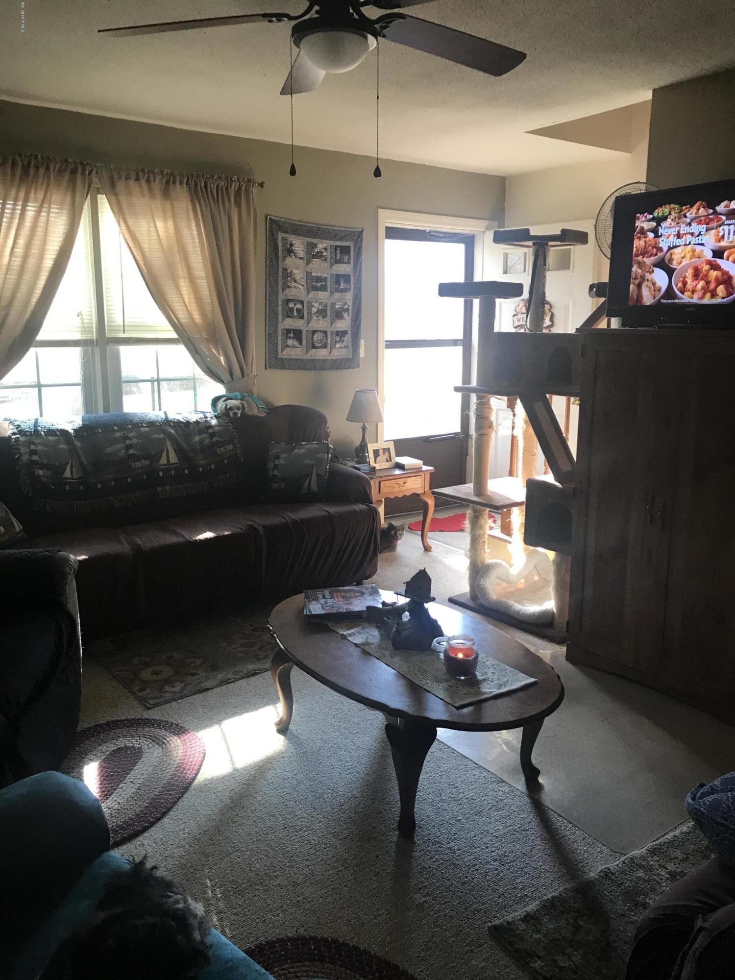 6000 River Road, Unit 17 Washington, NC 27889 - Photo 3 of 11 Livingroom