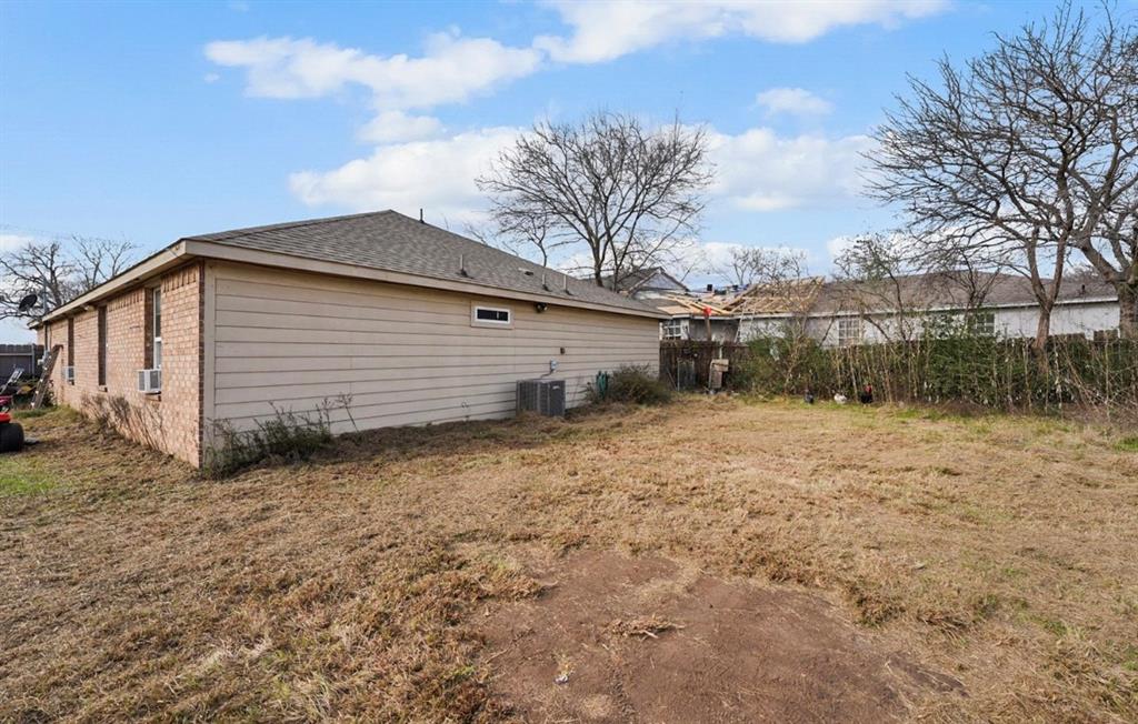 4920 Peachtree Road Balch Springs, TX 75180 - Photo 6 of 7 a backyard of a house with lots of green space