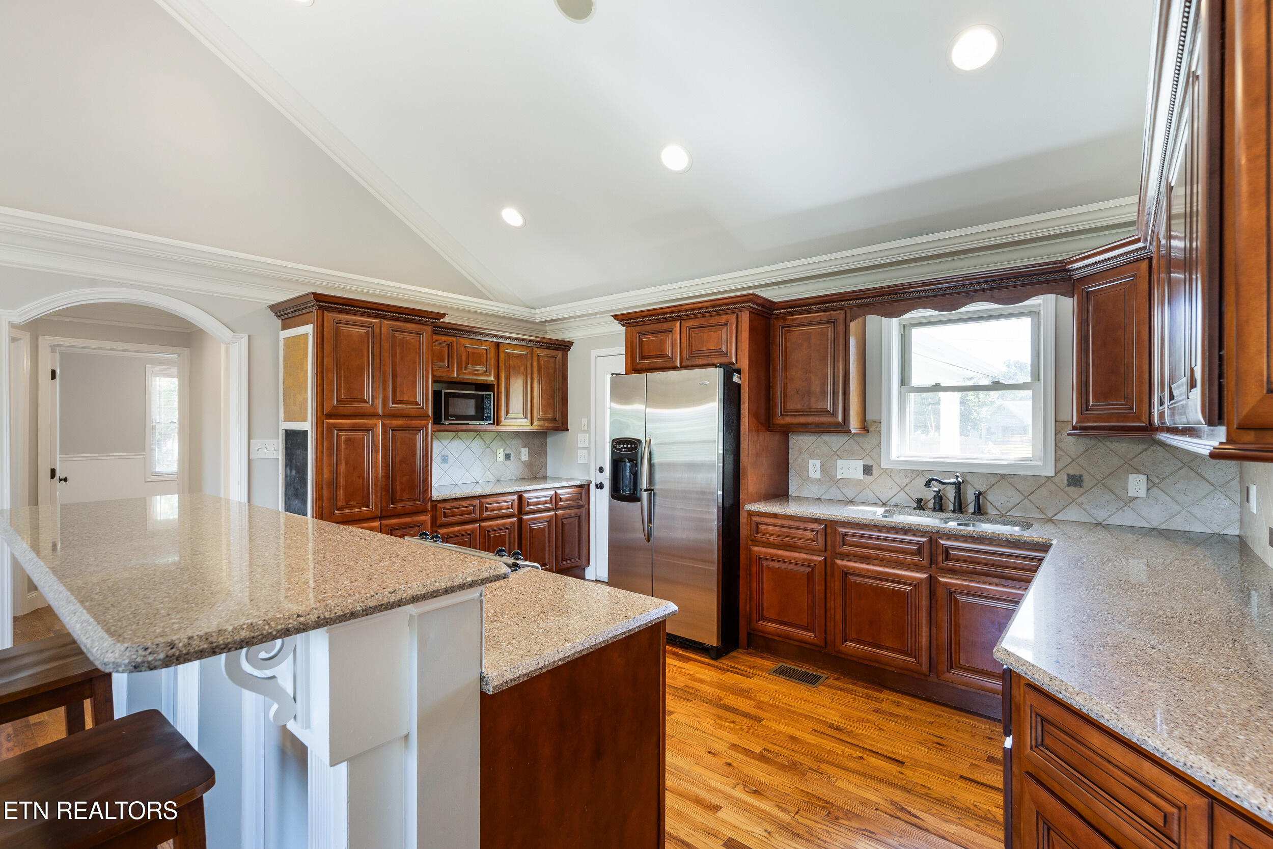 300 Riverside Drive Clinton, TN 37716 - Photo 12 of 35 033 (1)