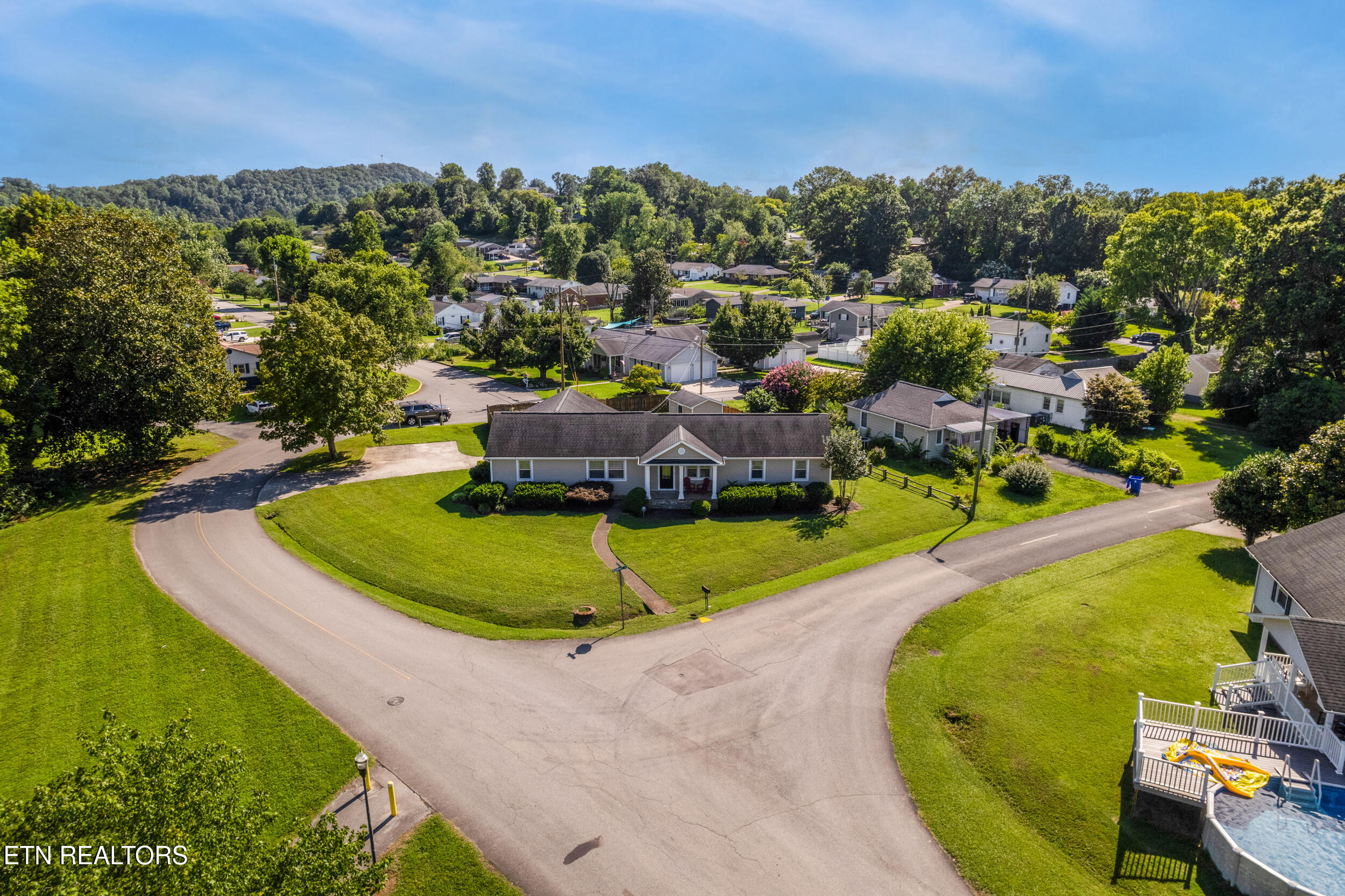 300 Riverside Drive Clinton, TN 37716 - Photo 2 of 35 010