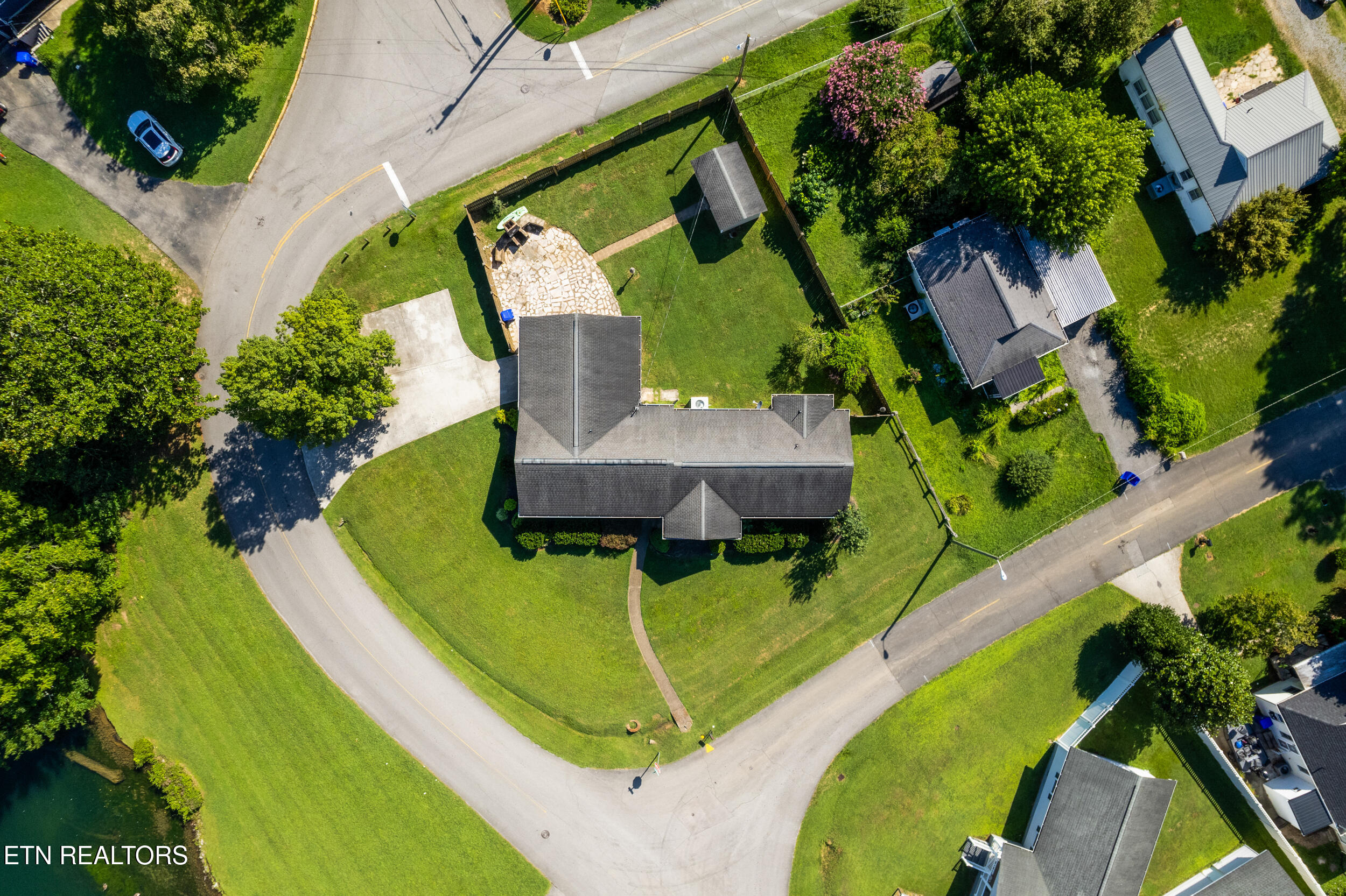 300 Riverside Drive Clinton, TN 37716 - Photo 29 of 35 015