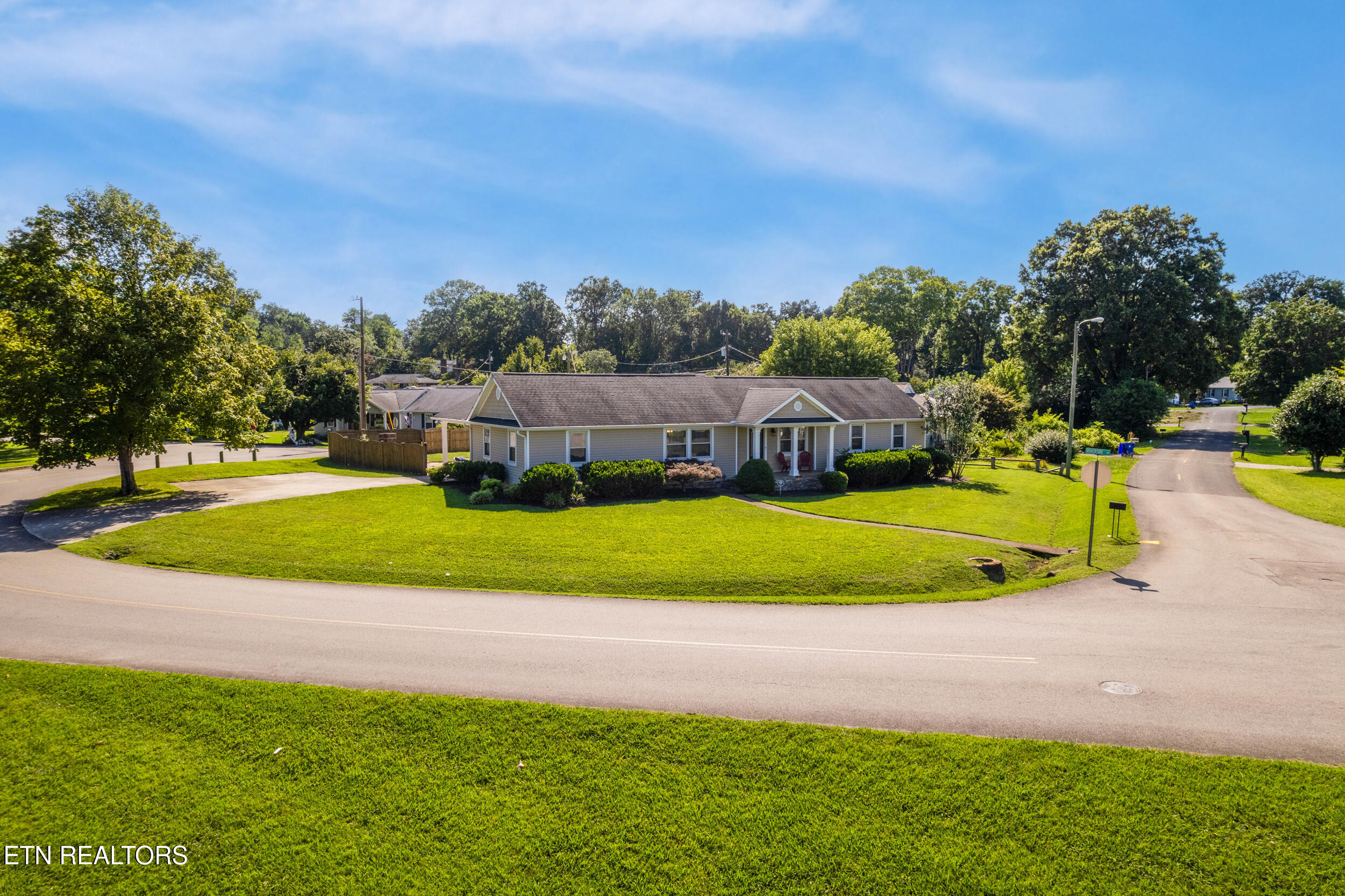 300 Riverside Drive Clinton, TN 37716 - Photo 3 of 35 008