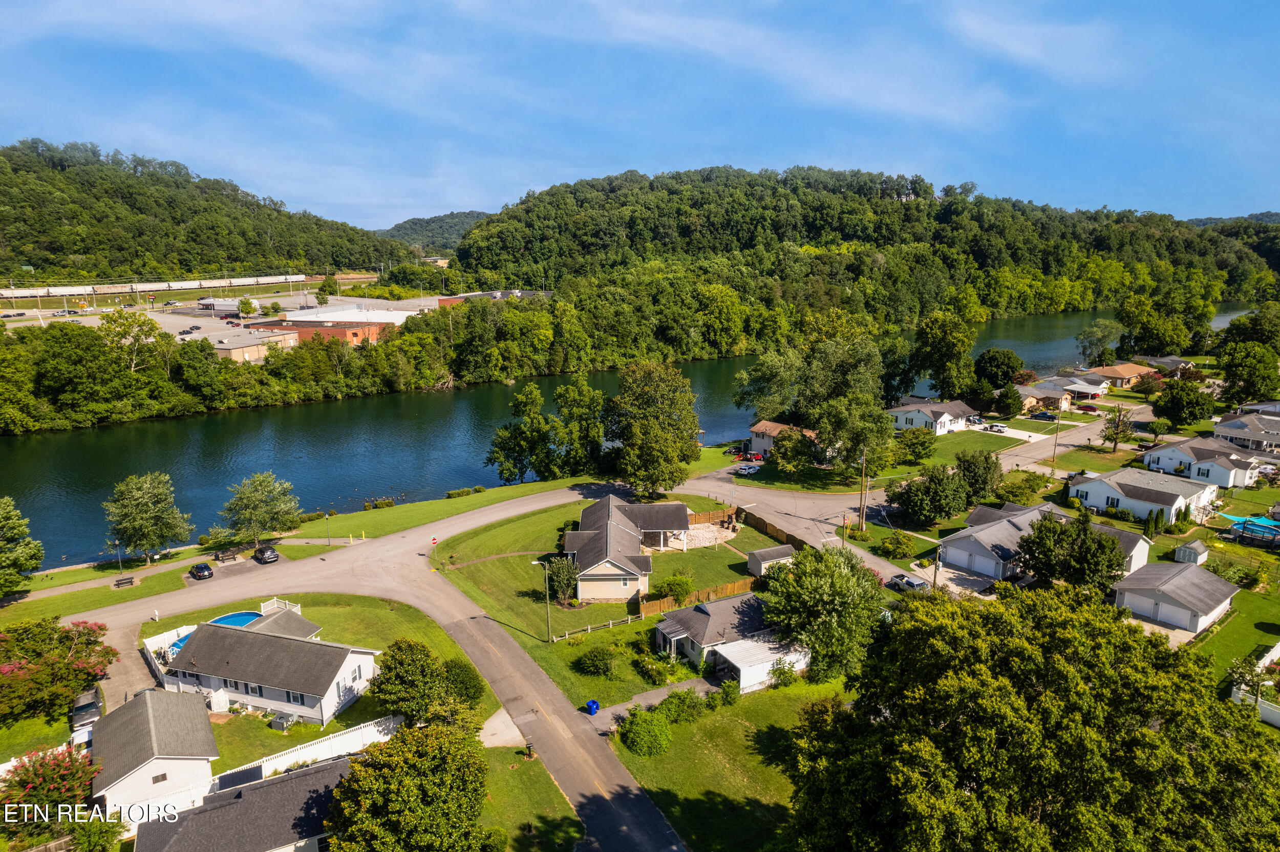 300 Riverside Drive Clinton, TN 37716 - Photo 33 of 35 013