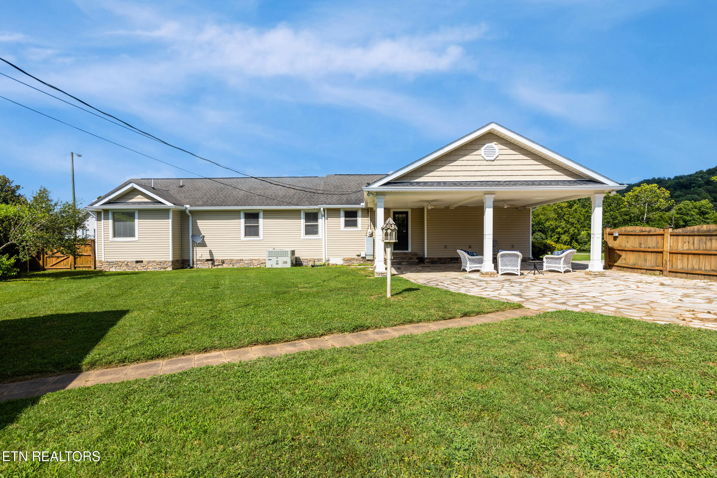 300 Riverside Drive Clinton, TN 37716 - Photo 6 of 35 006