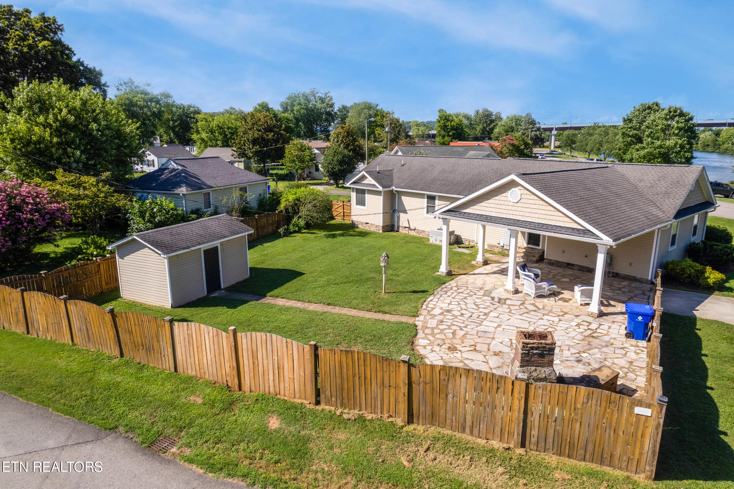 300 Riverside Drive Clinton, TN 37716 - Photo 9 of 35 011
