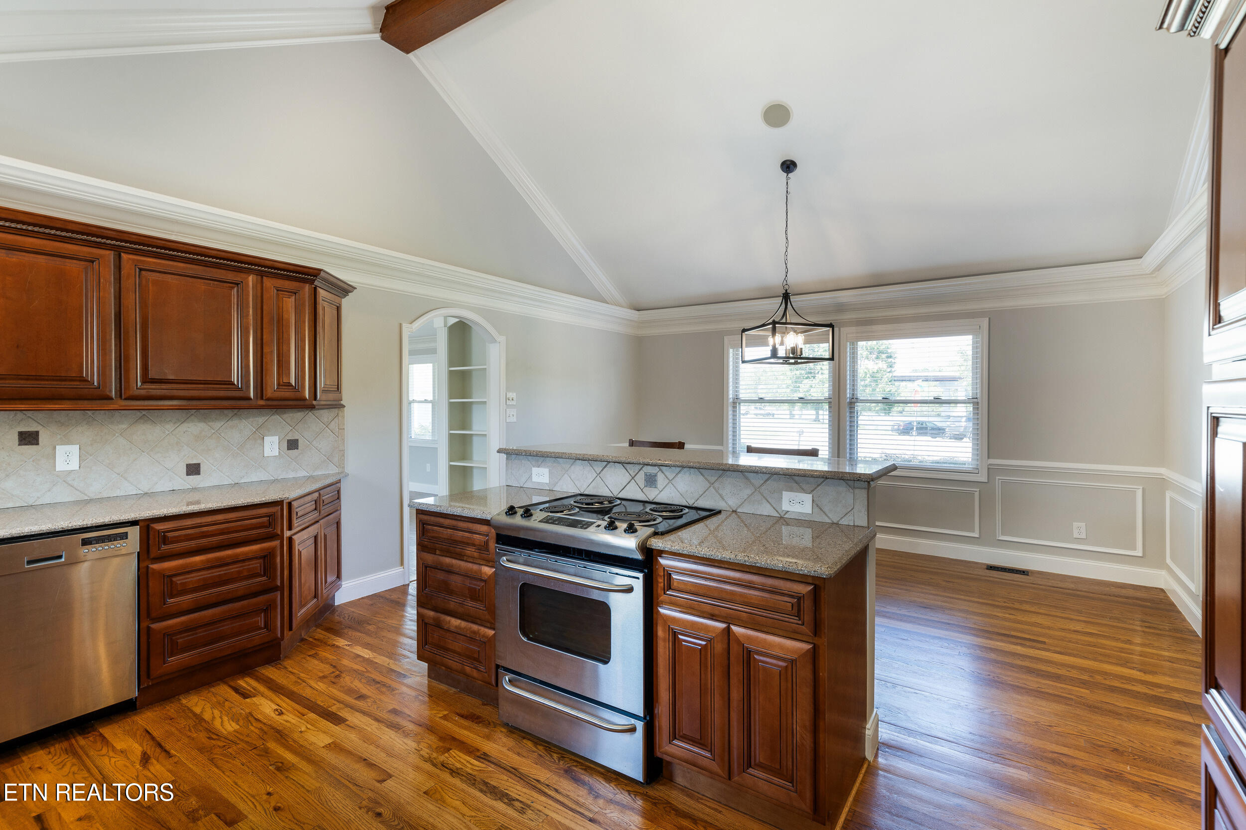 300 Riverside Drive Clinton, TN 37716 - Photo 10 of 35 032