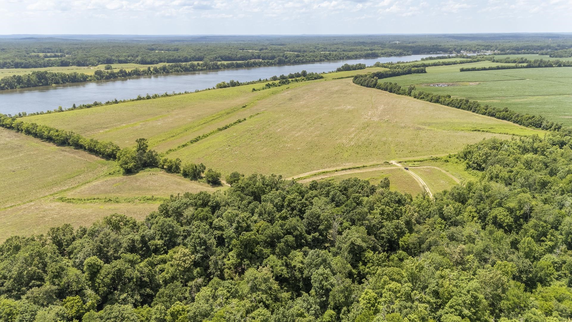 10157 Clifton Road Savannah, TN 38372 - Photo 1 of 40