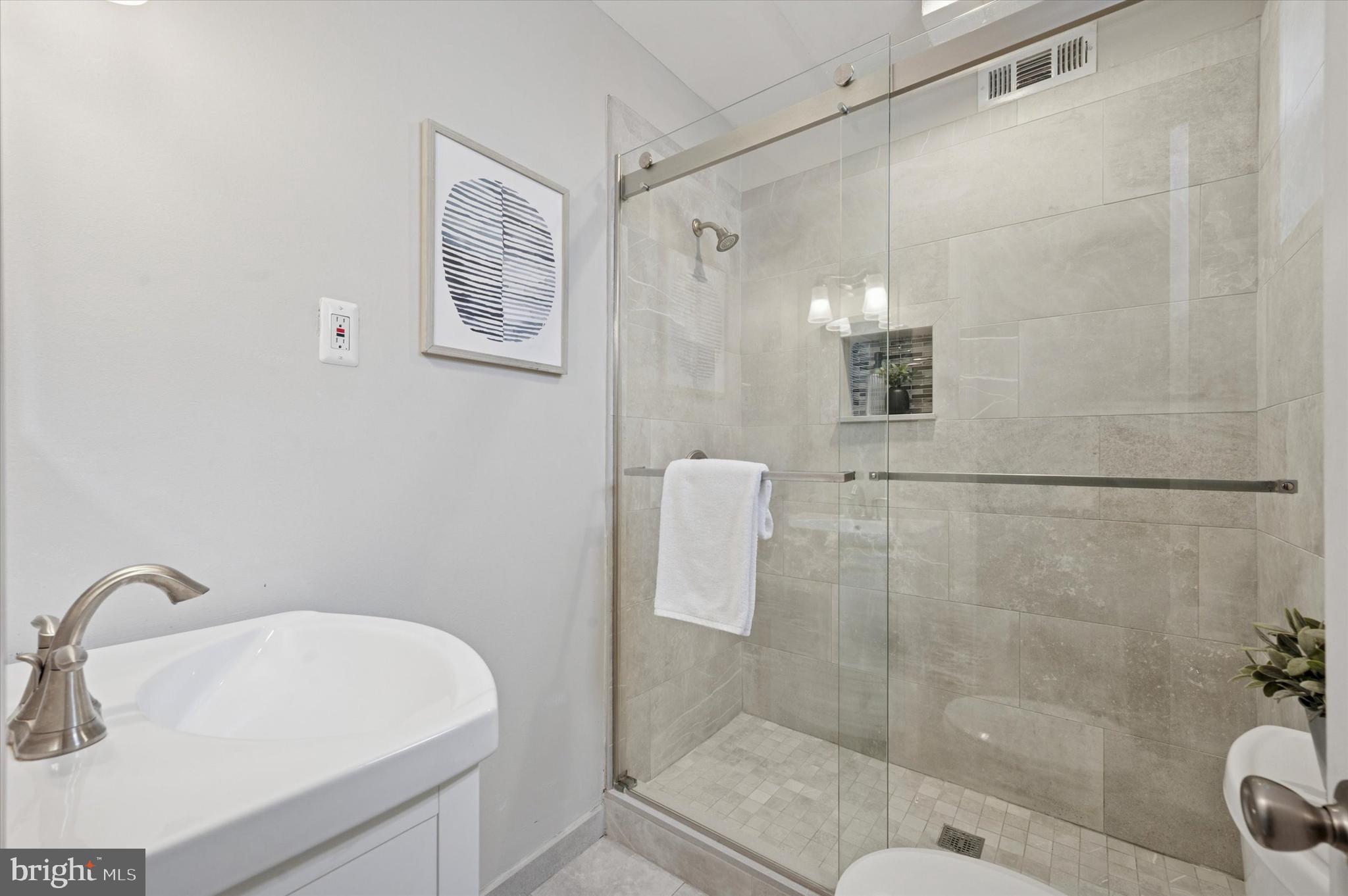 2138 Tryon Street Philadelphia, PA 19146 - Photo 7 of 15