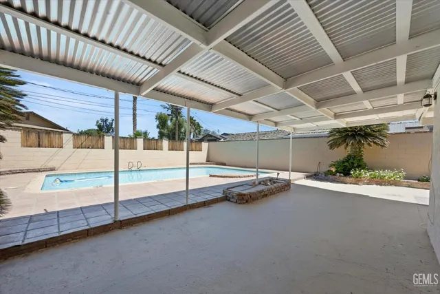 a view of a room with an empty space