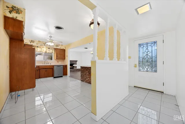 an empty room with a empty space and windows