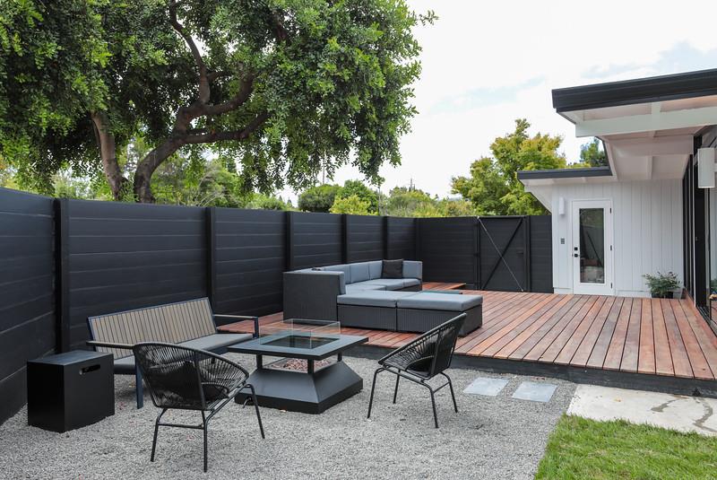 246 Hamilton Avenue Mountain View, CA 94043 - Photo 17 of 25 a backyard of a house with table and chairs
