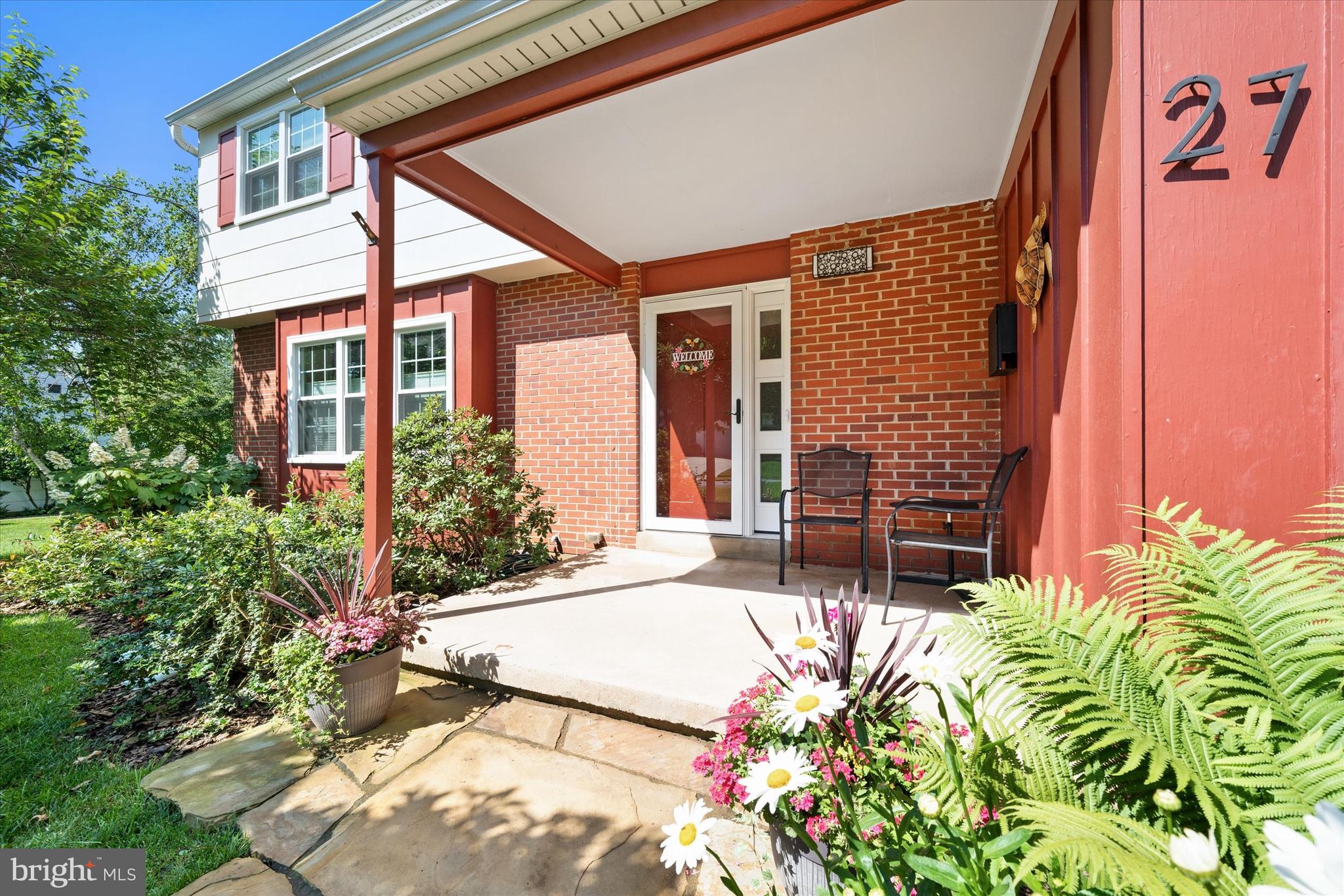 27 Fremont Road Newark, DE 19711 - Photo 2 of 46 Welcoming Front Porch