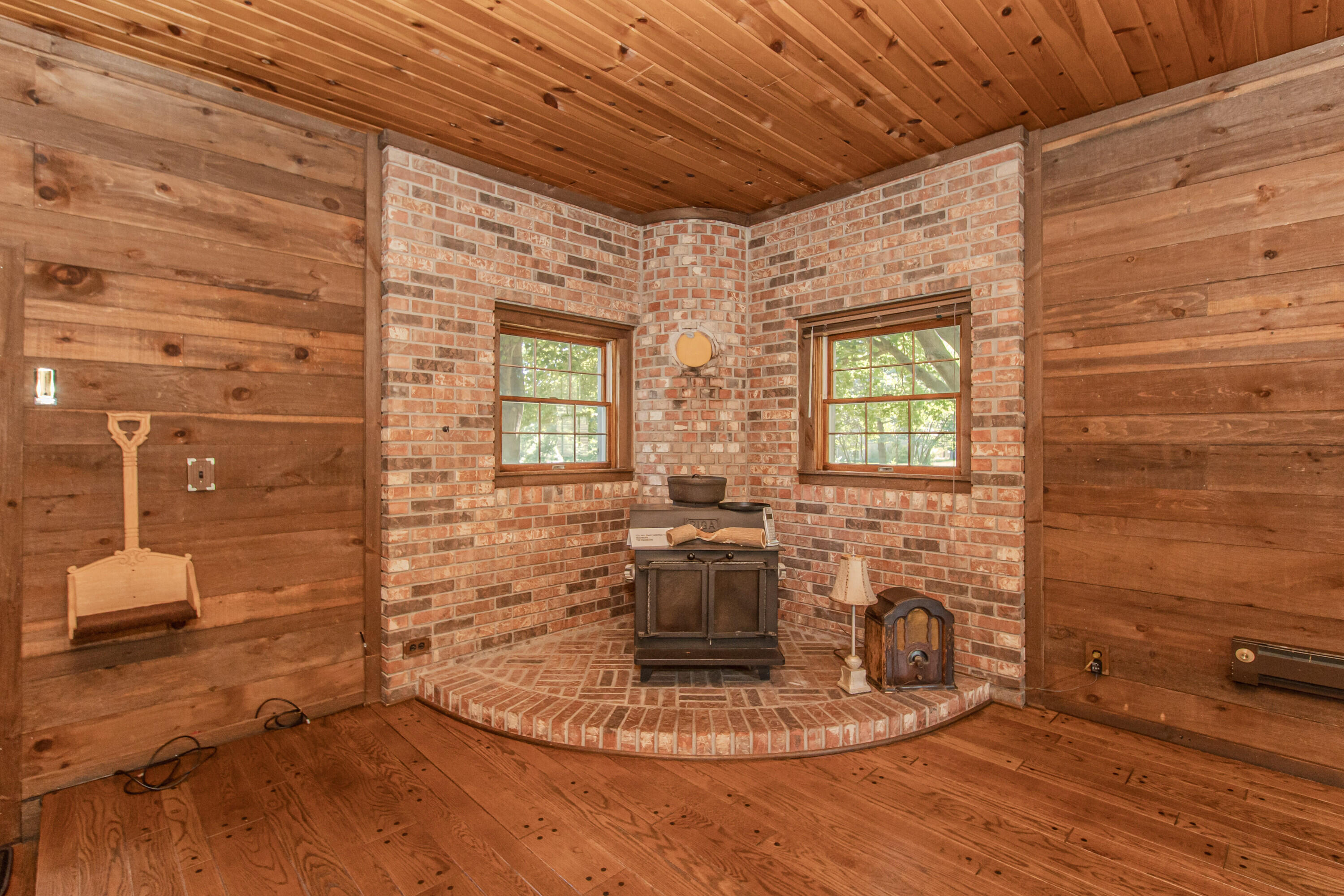 675 Mooreville Road Milan, MI 48160 - Photo 25 of 93 24 Family room 5