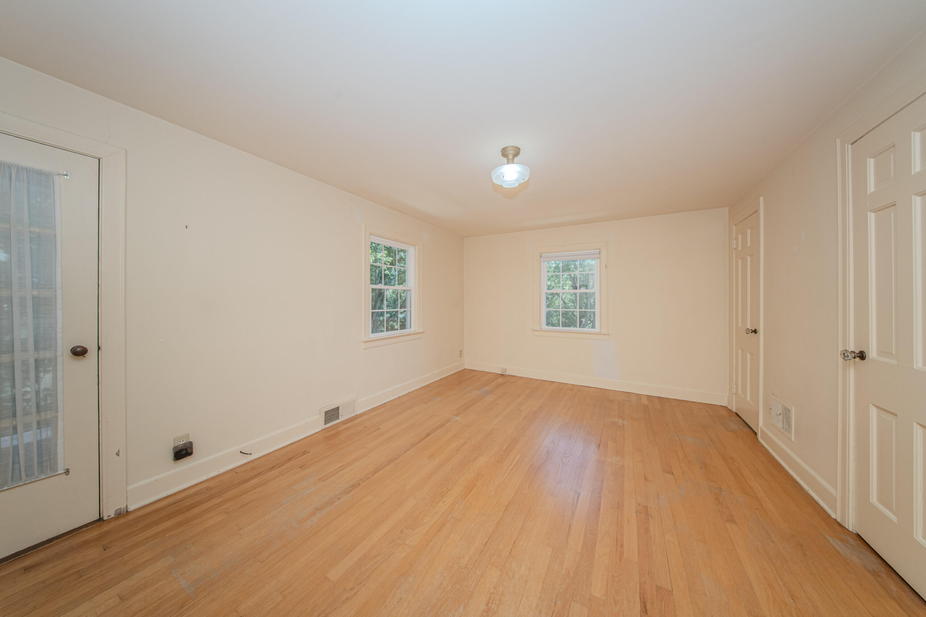 675 Mooreville Road Milan, MI 48160 - Photo 35 of 93 35 Bedroom 1 4