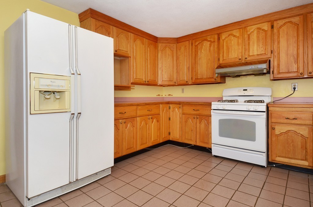 46 Old Mill Road Sutton, MA 01590 - Photo 4 of 23 a kitchen with a stove a sink and a refrigerator