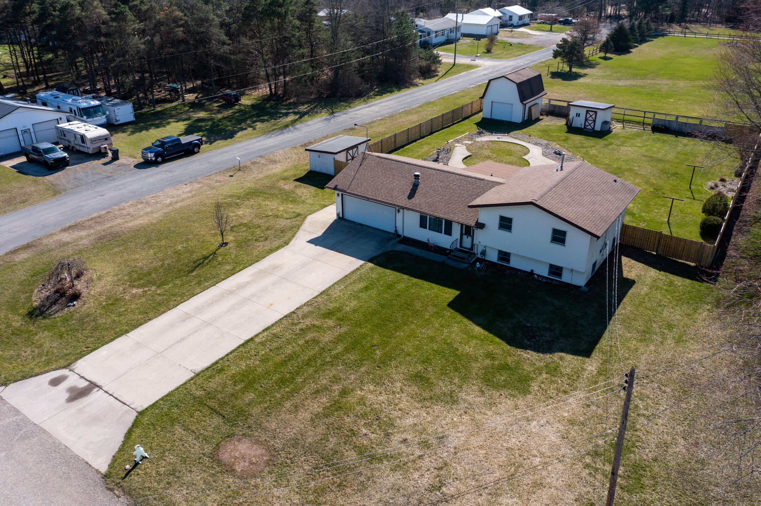 1095 Ellison Road Muskegon, MI 49442 - Photo 3 of 34 Farmer-220421-00005