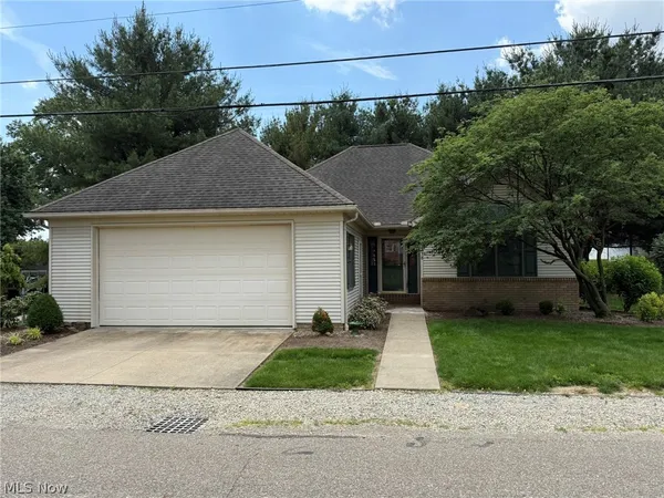 $239,900 | 238 Edgemore Street Northeast, Sugarcreek, OH 44681