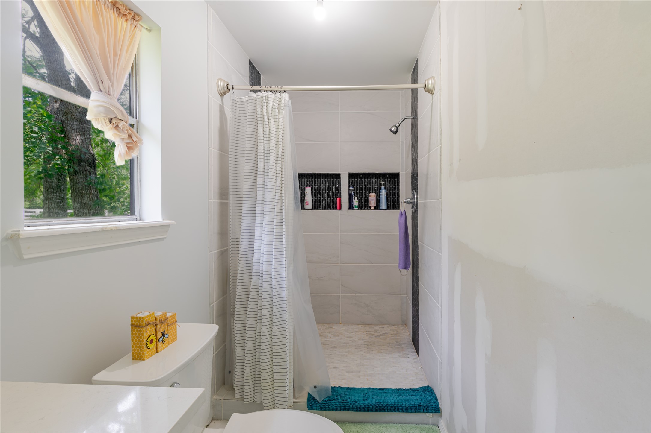 15486 West Loop Drive Plantersville, TX 77363 - Photo 33 of 38 Bathroom 3