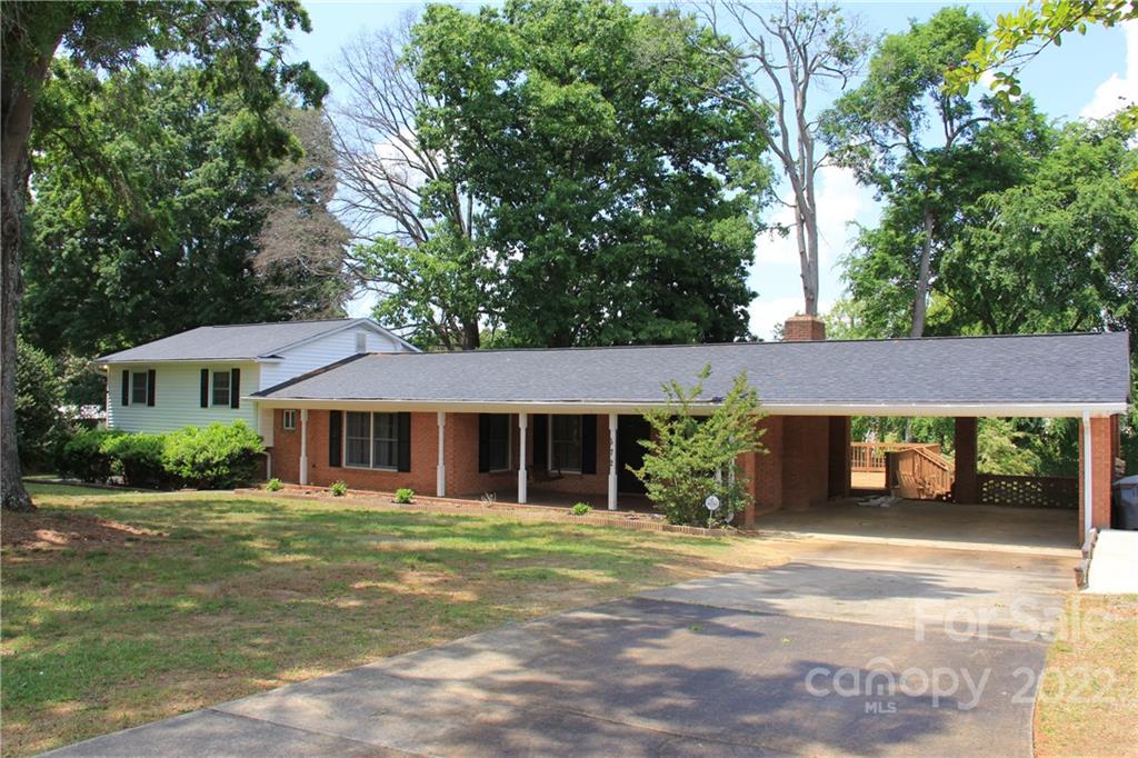 672 Fielding Road Charlotte, NC 28214 - Photo 1 of 38 Gallery Image 1