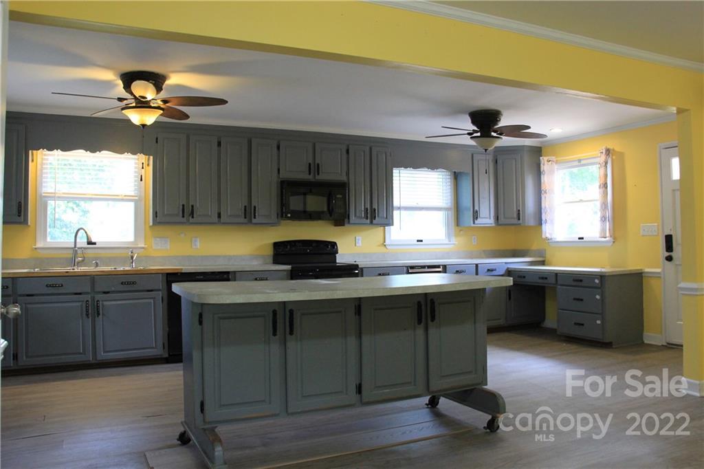 672 Fielding Road Charlotte, NC 28214 - Photo 12 of 38 Gallery Image 12