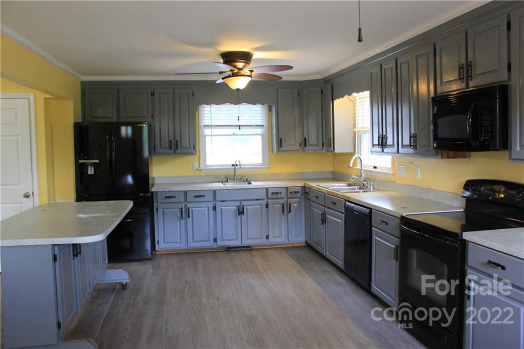 672 Fielding Road Charlotte, NC 28214 - Photo 13 of 38 Gallery Image 13