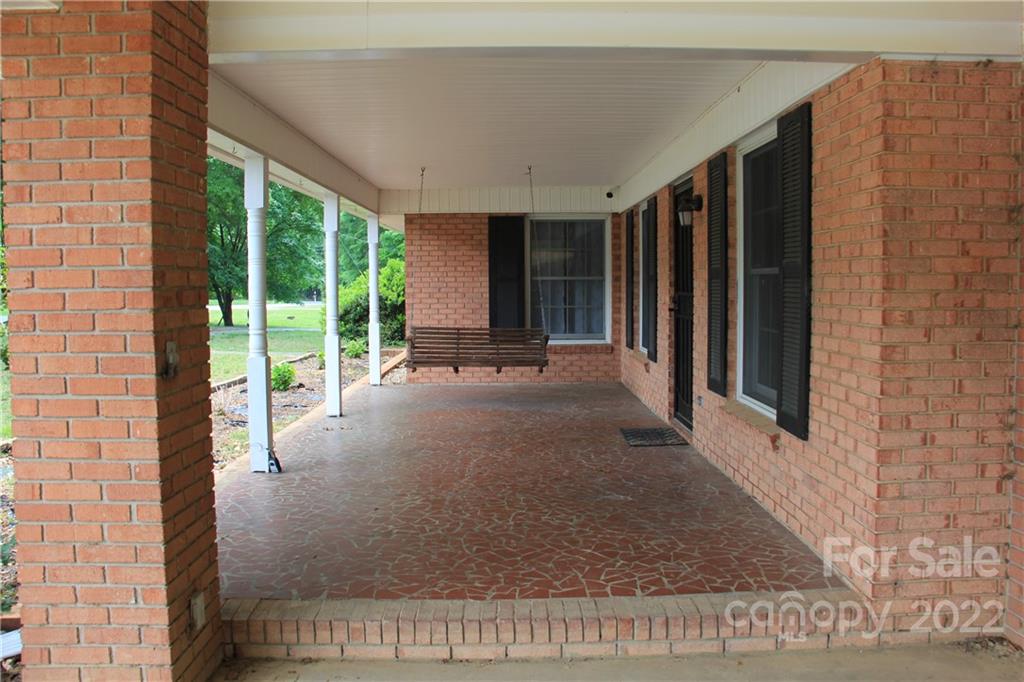 672 Fielding Road Charlotte, NC 28214 - Photo 3 of 38 Gallery Image 3
