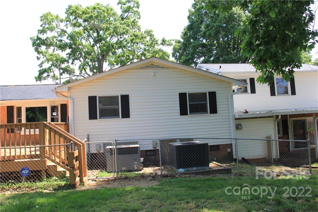 672 Fielding Road Charlotte, NC 28214 - Photo 37 of 38 Gallery Image 37